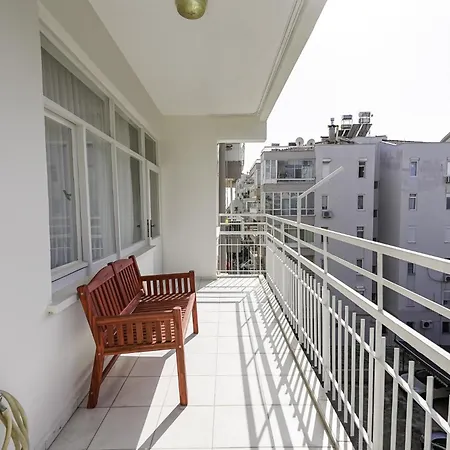 Flat With Balcony 5 Min To Konyaalti Beach Antalya